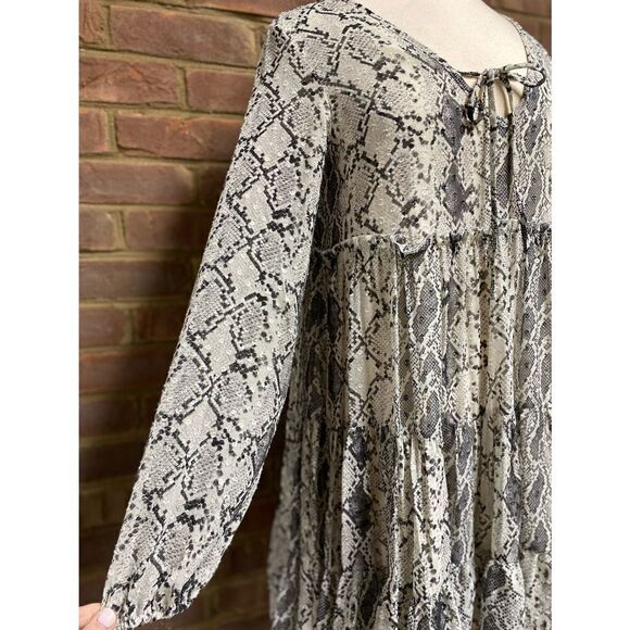 Charmed Hearts Snakeskin Print Long Sleeve Dress Size Medium - Picture 3 of 7